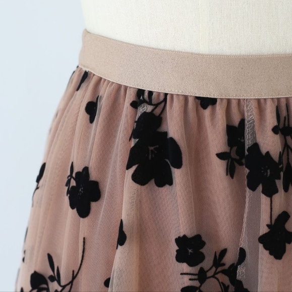 CHICWISH 3D LEAF DOUBLE-LAYERED MESH TULLE MIDISKIRT IN CARAMEL - Picture 4 of 10